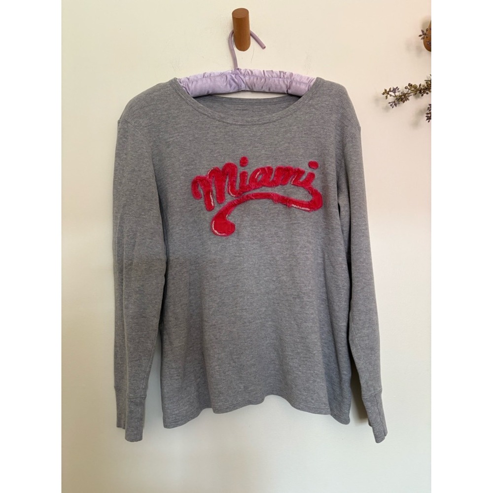 Y2K Miami Waffle Knit Top Gray Red Chenille Logo Long Sleeve Coastal Casual M - Picture 2 of 4